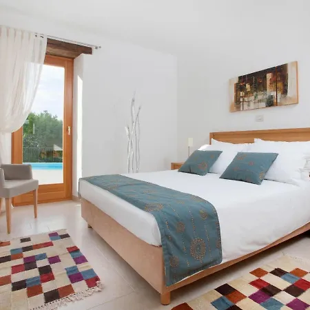 Villa Beautiful In Baredine With Garden Buje