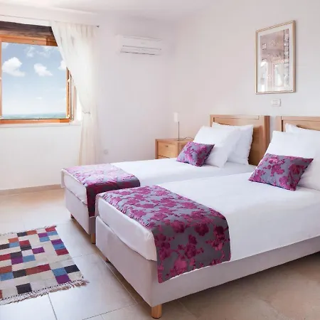 Beautiful In Baredine With Garden Villa