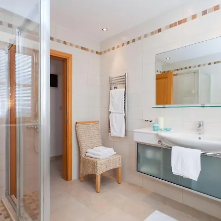 Beautiful In Baredine With Garden Villa